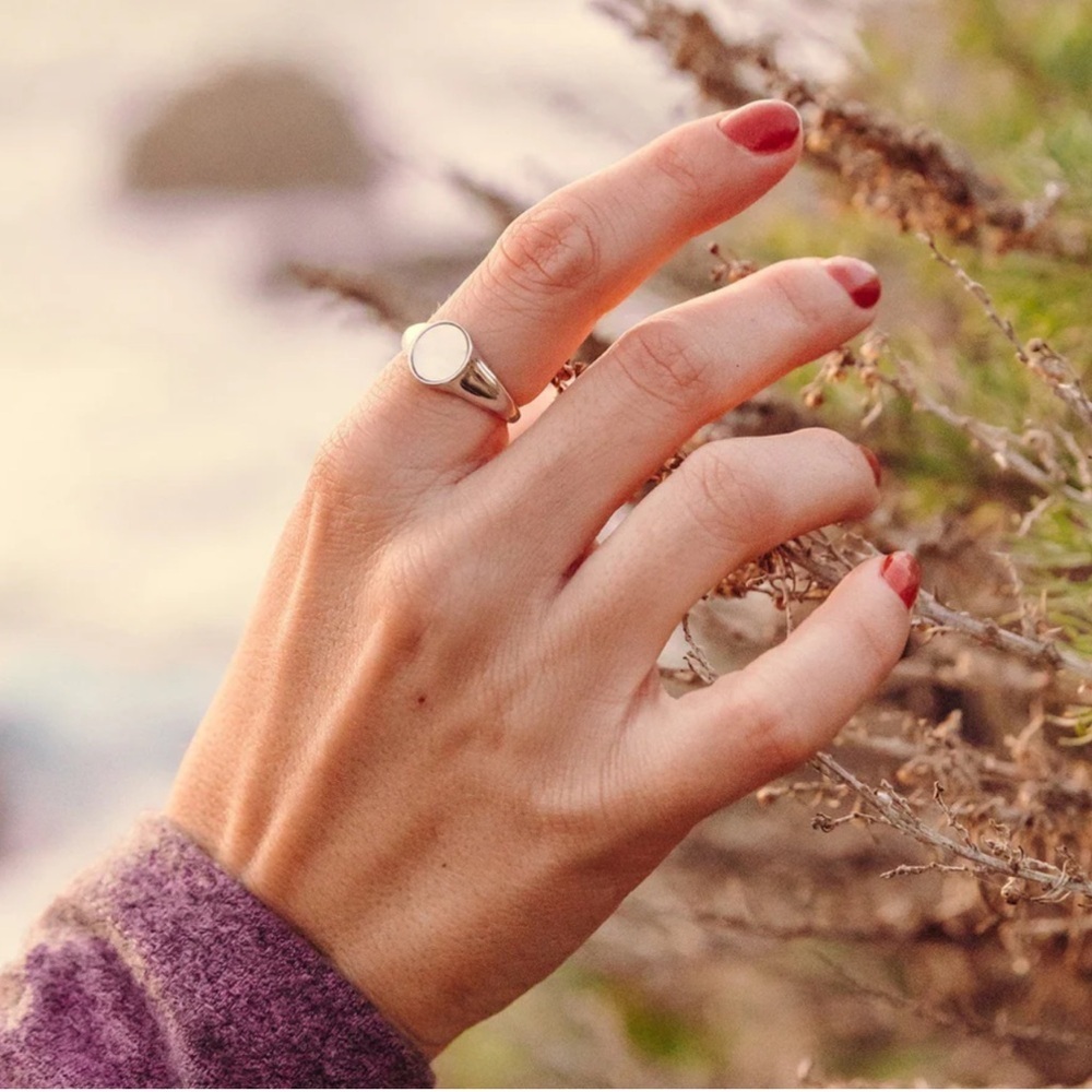 NWT Pura Vida Mother Of Pearl Signet Ring in Rose Gold
